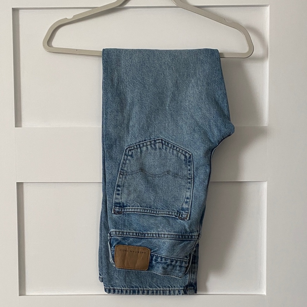 American Eagle Outfitters Light Blue Relaxed Jeans 28X30